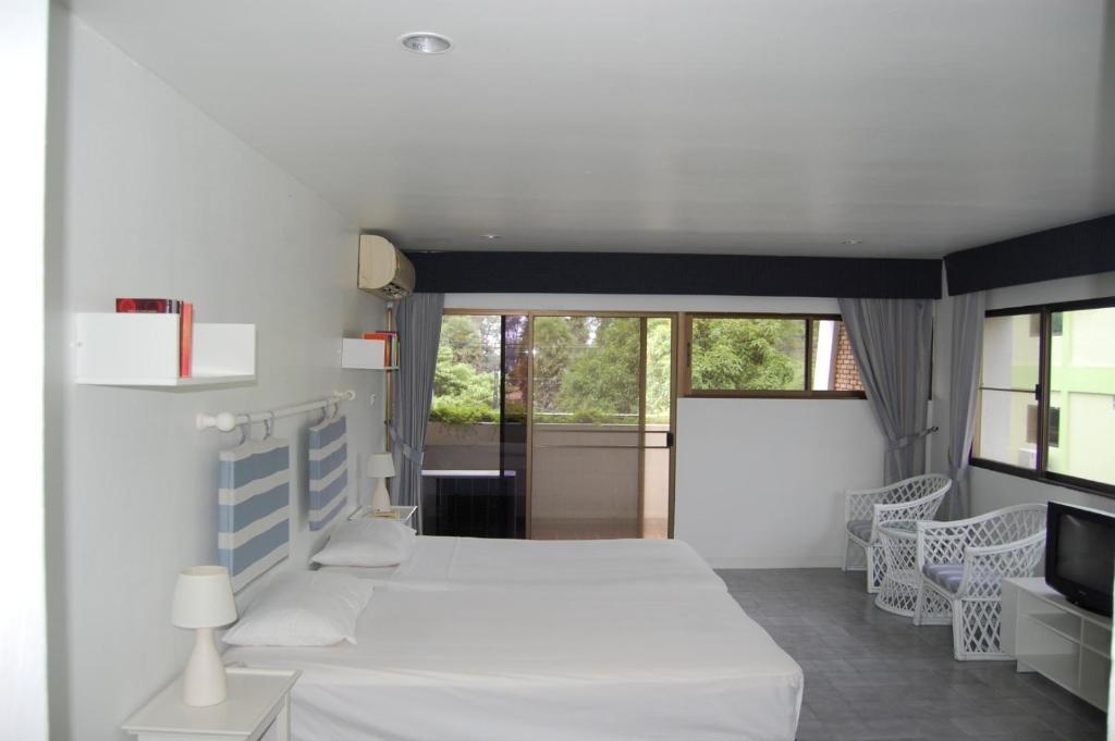 Surin Sweet Hotel Room photo