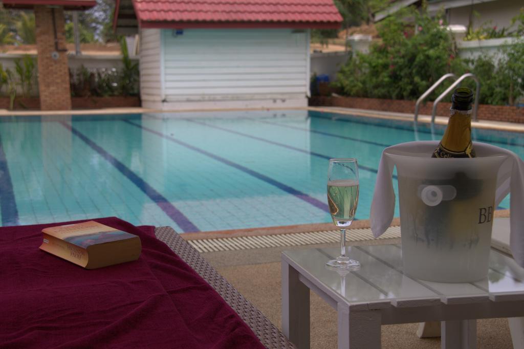 Surin Sweet Hotel Exterior photo